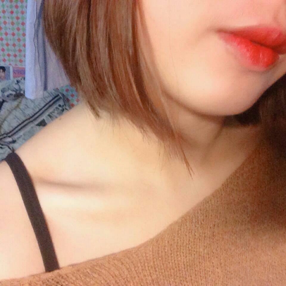 Khoe môi gợi cảm tiện thể khoe luôn ria mép, cô gái khiến cư dân mạng mắt xem ảnh tay nhặt mồm vì cười Khoe môi gợi cảm tiện thể khoe luôn ria mép, cô gái khiến cư dân mạng mắt xem ảnh tay nhặt mồm vì cười